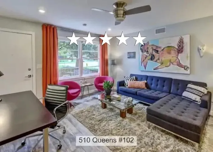 Spacious Condo With Easy Access To Uptown